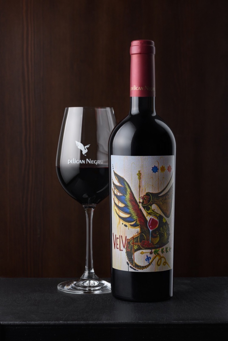 Linia Exclusive actuală - eticheta pictată Velvet