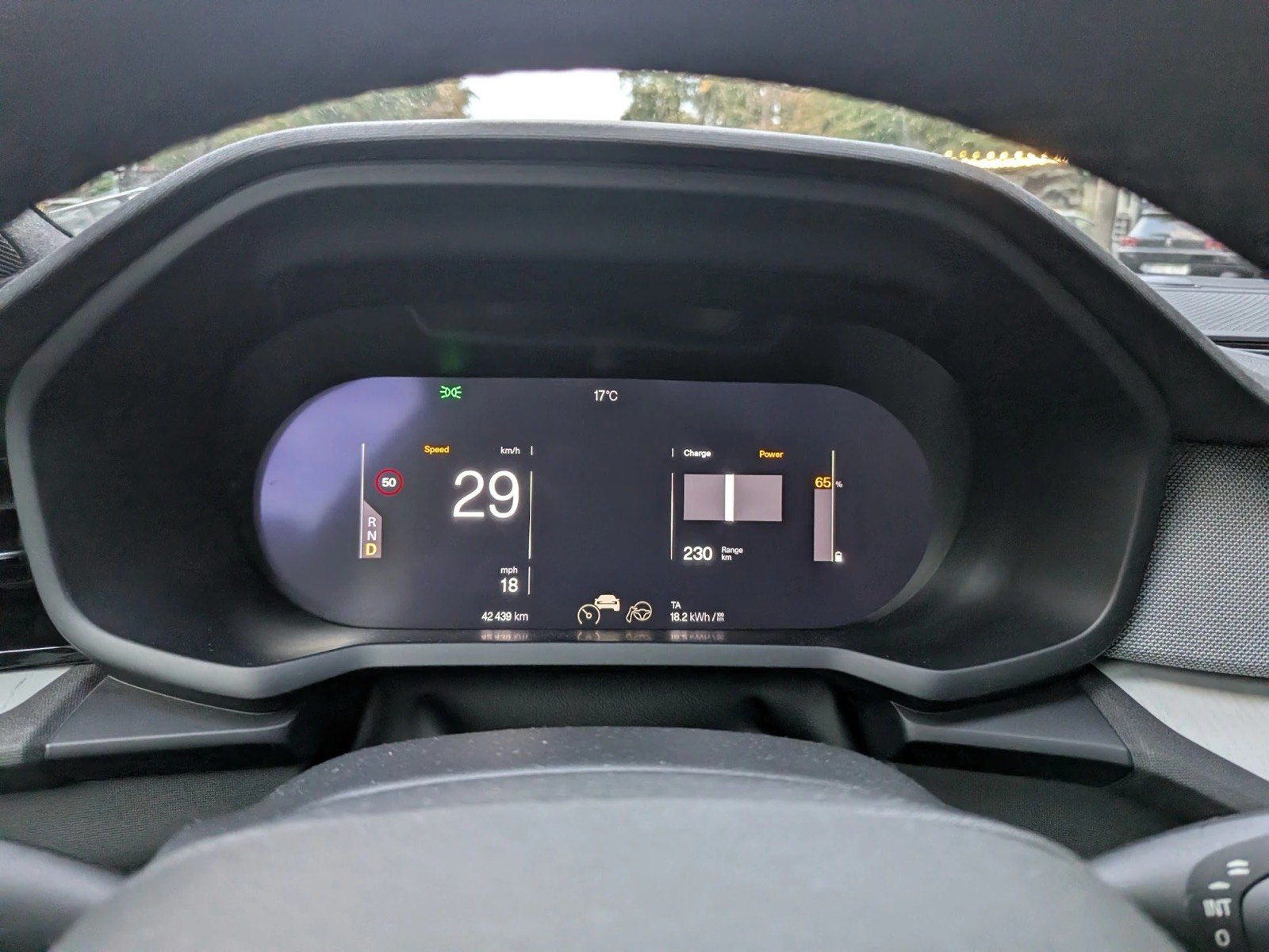 Real photo: the Polestar 2 driver display in Calm mode at 29 km/h, seen through the steering wheel